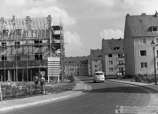 Wohnungsneubauten in Lübeck (September 1955)